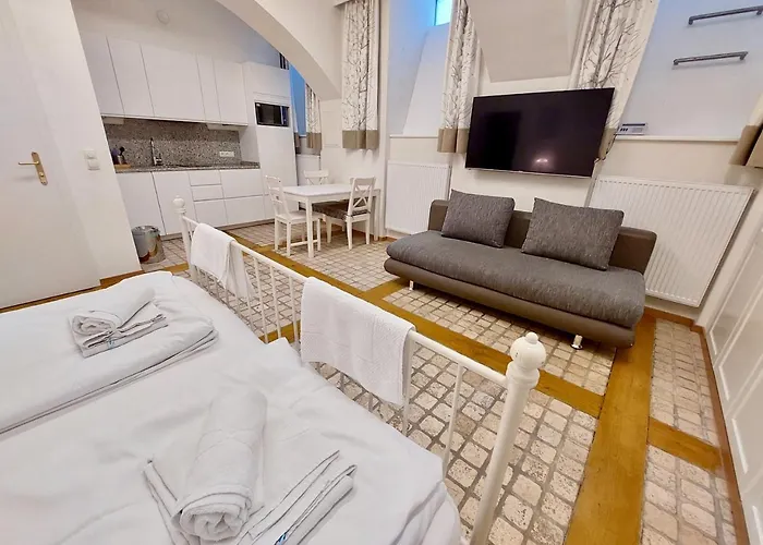 Апарт-готель Modern Near Center Відень